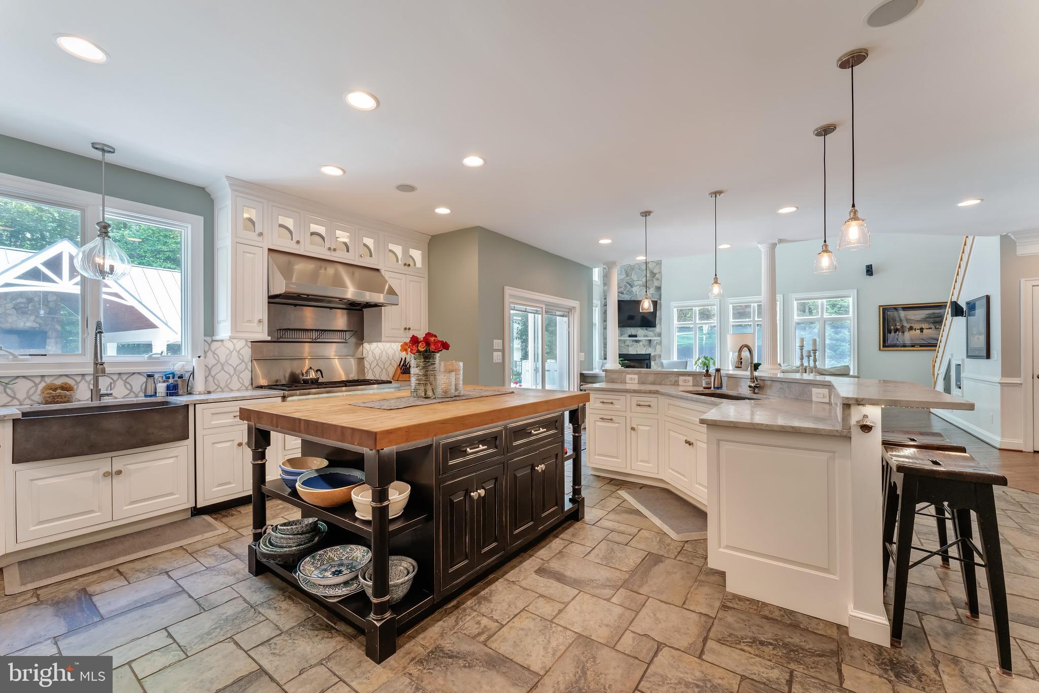 HUNTWOOD MANOR - Residential