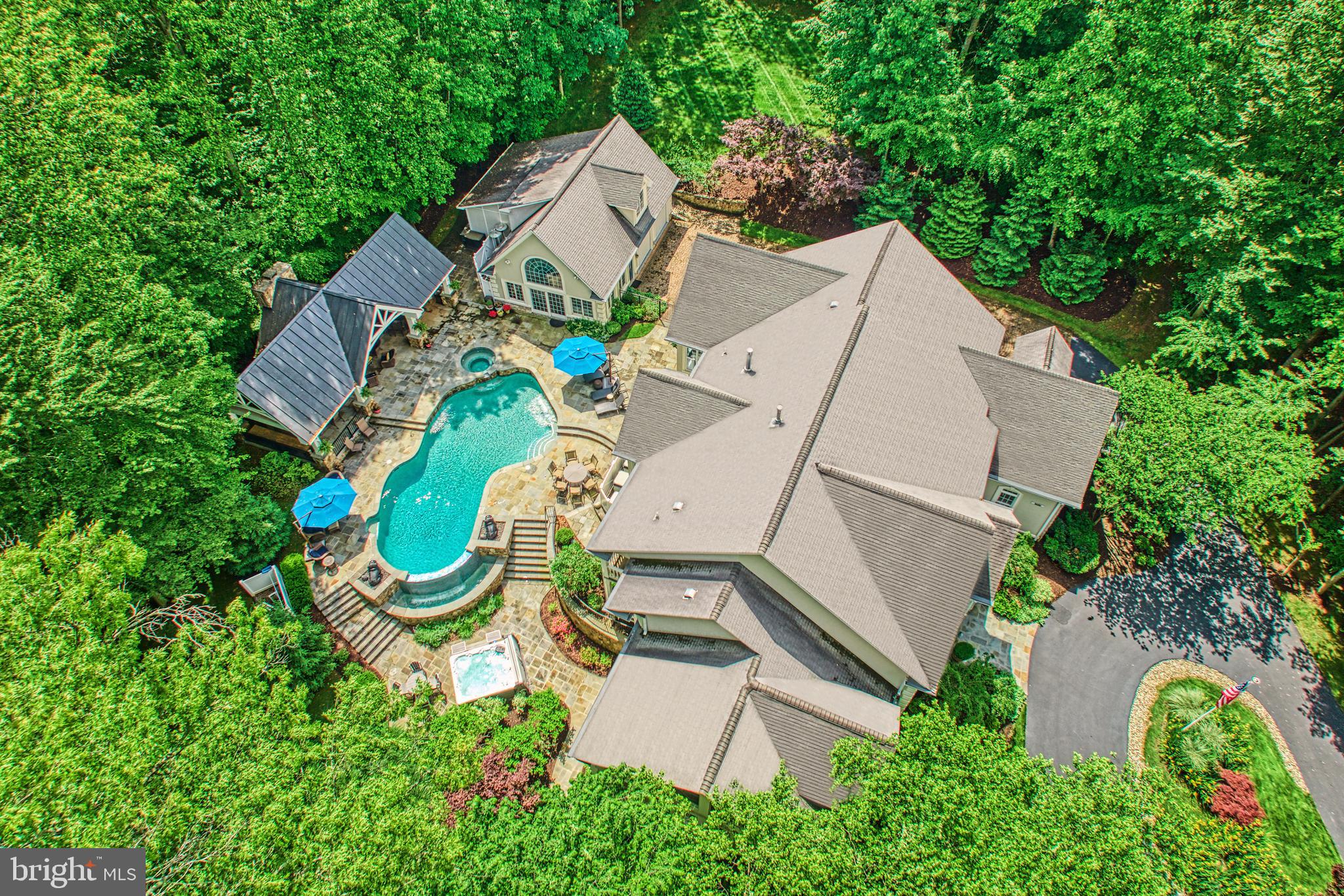 HUNTWOOD MANOR - Residential