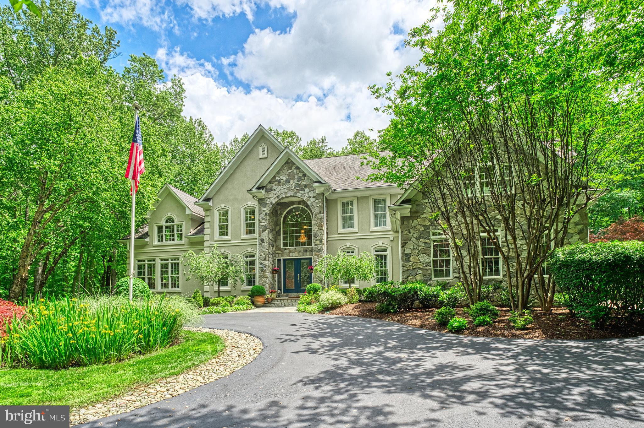 HUNTWOOD MANOR - Residential