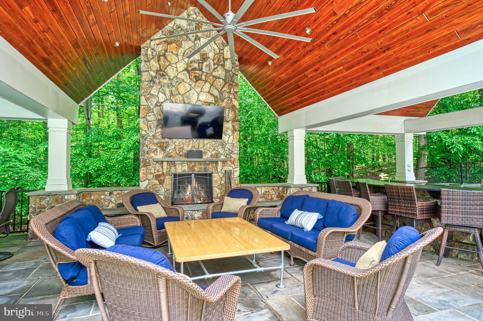 HUNTWOOD MANOR - Residential