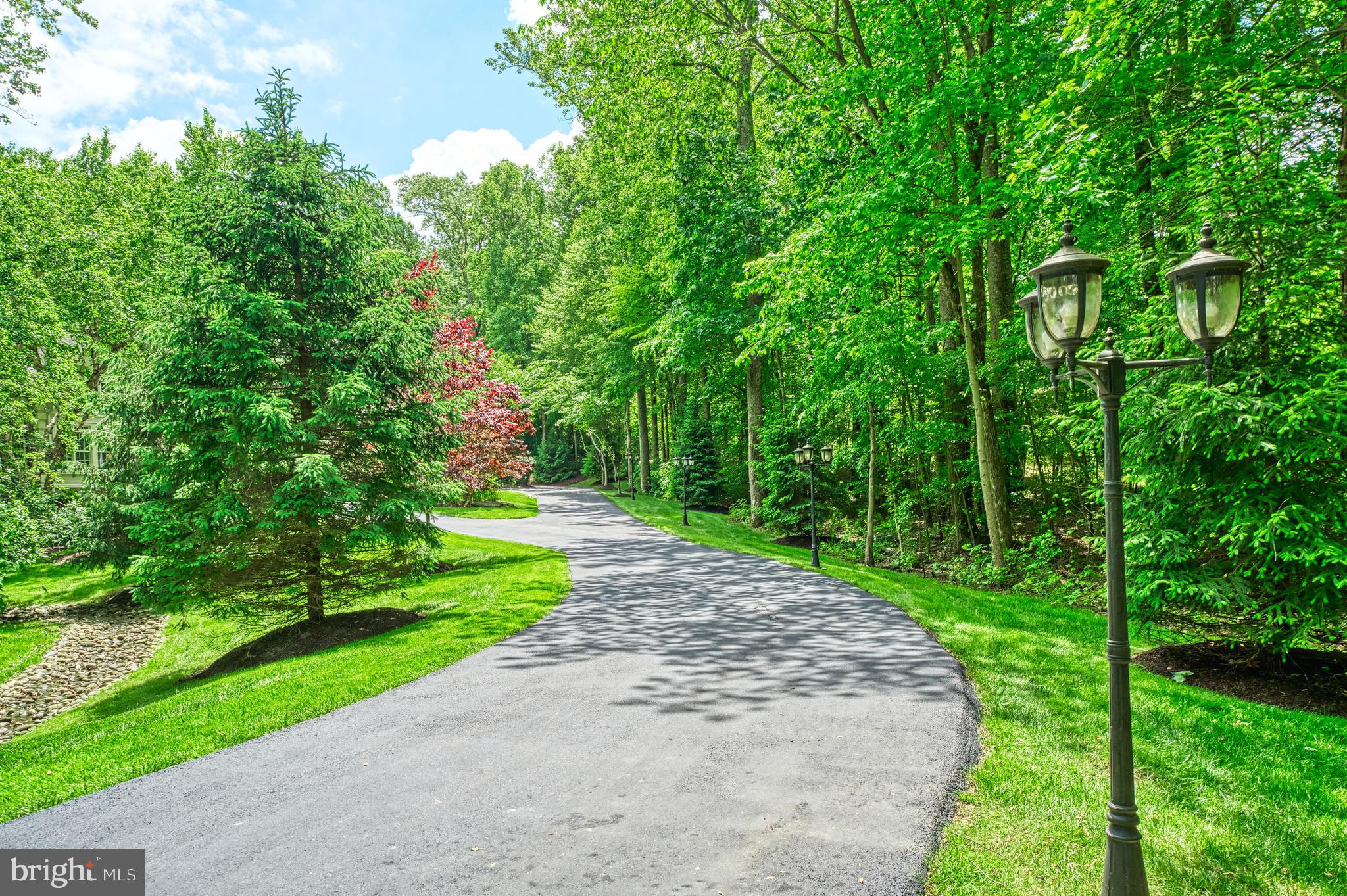 HUNTWOOD MANOR - Residential