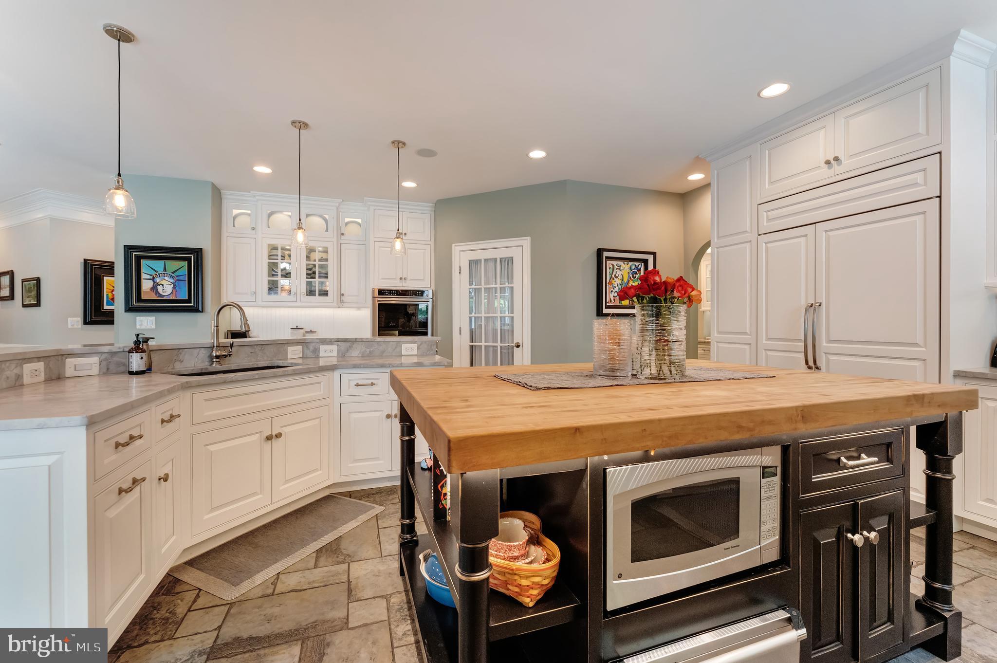 HUNTWOOD MANOR - Residential