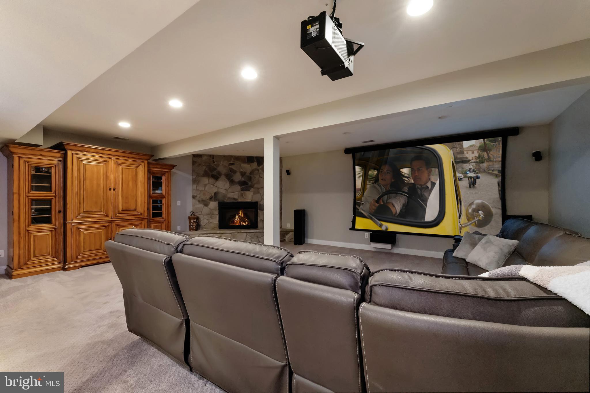 HUNTWOOD MANOR - Residential