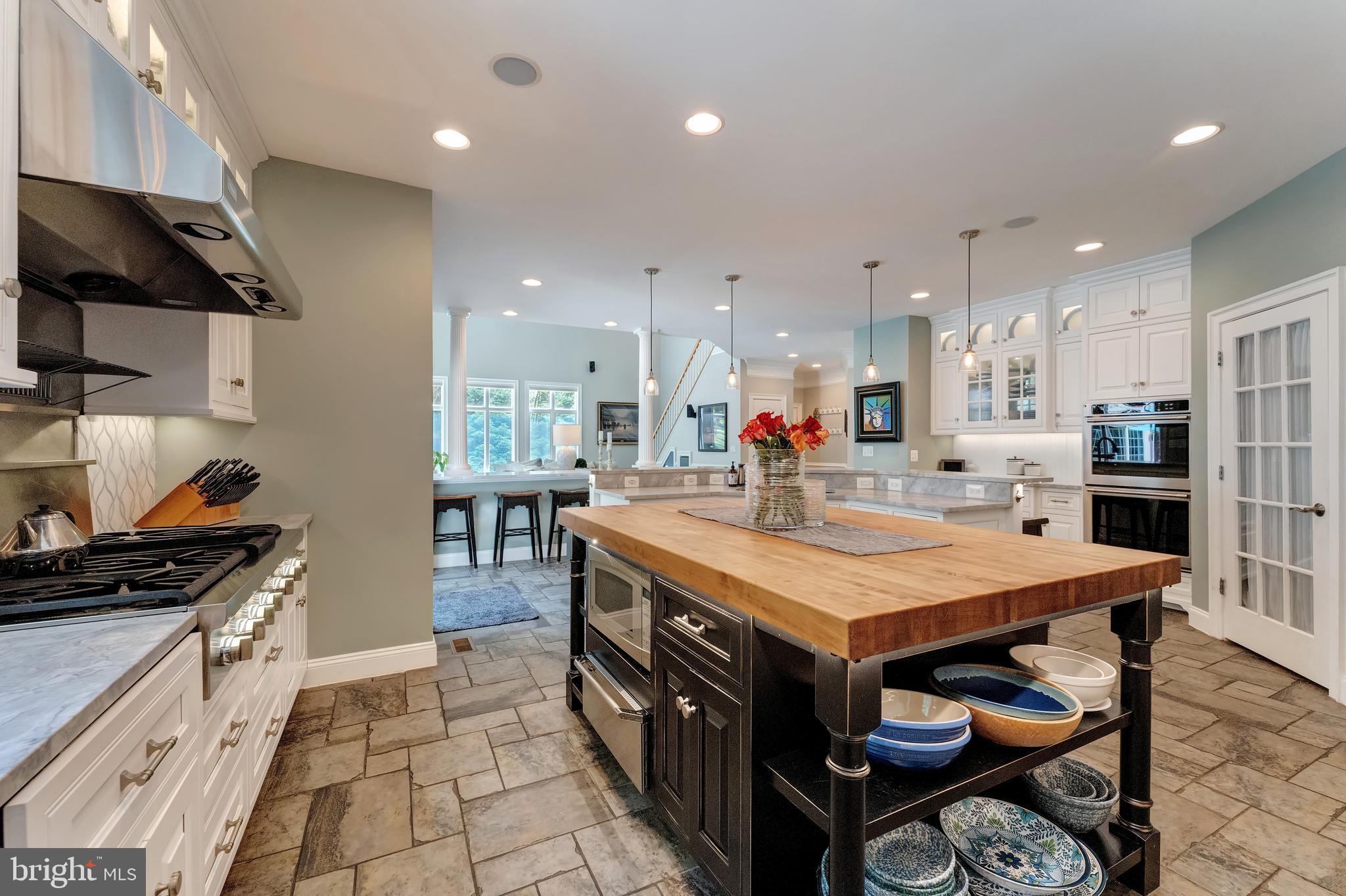 HUNTWOOD MANOR - Residential