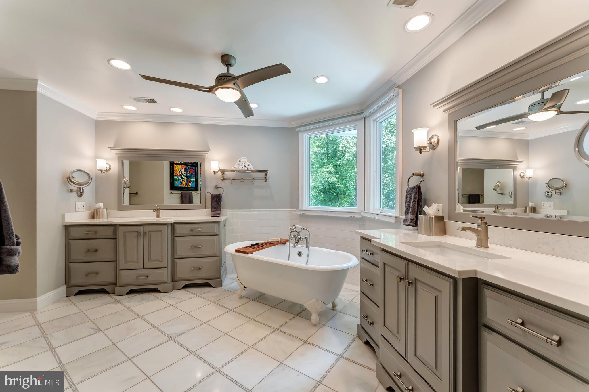 HUNTWOOD MANOR - Residential