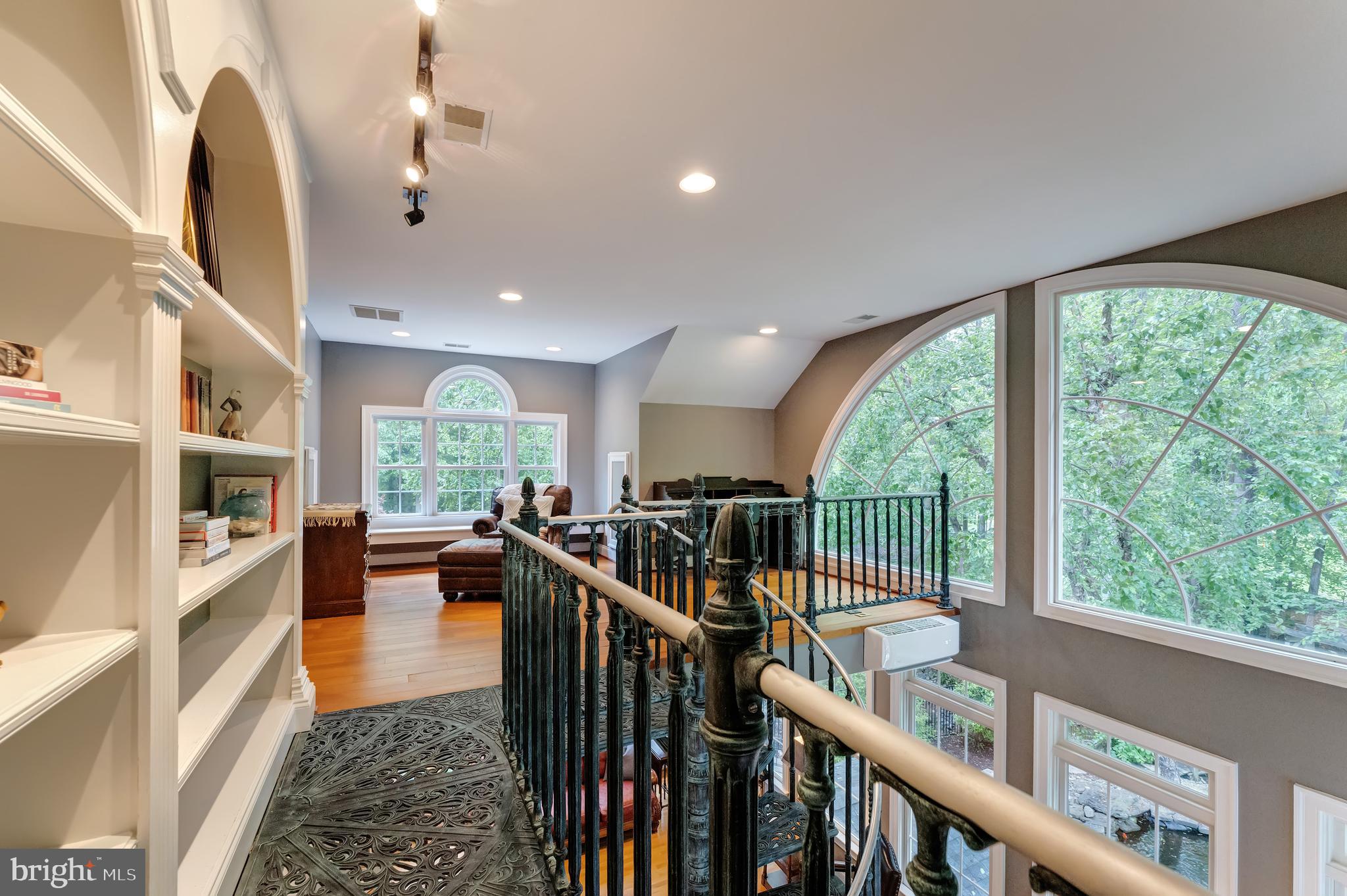 HUNTWOOD MANOR - Residential