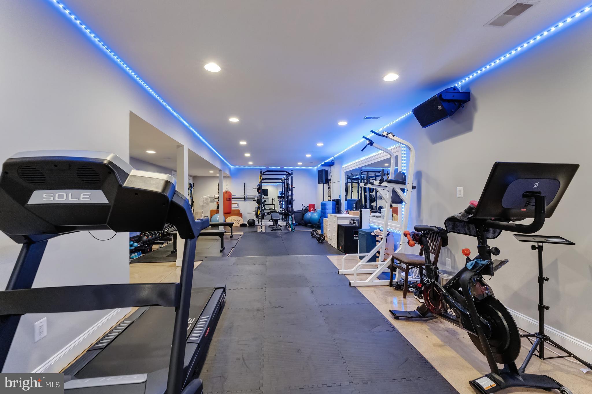 HUNTWOOD MANOR - Residential