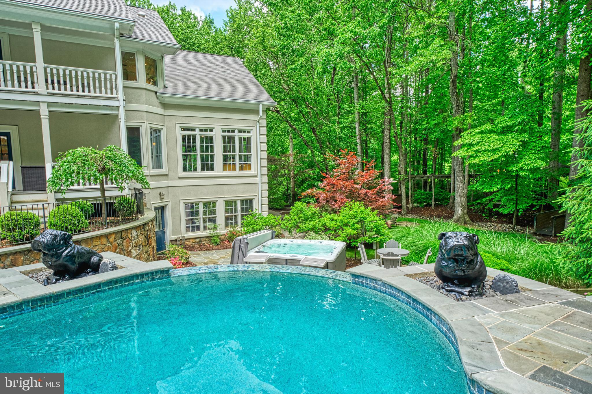 HUNTWOOD MANOR - Residential