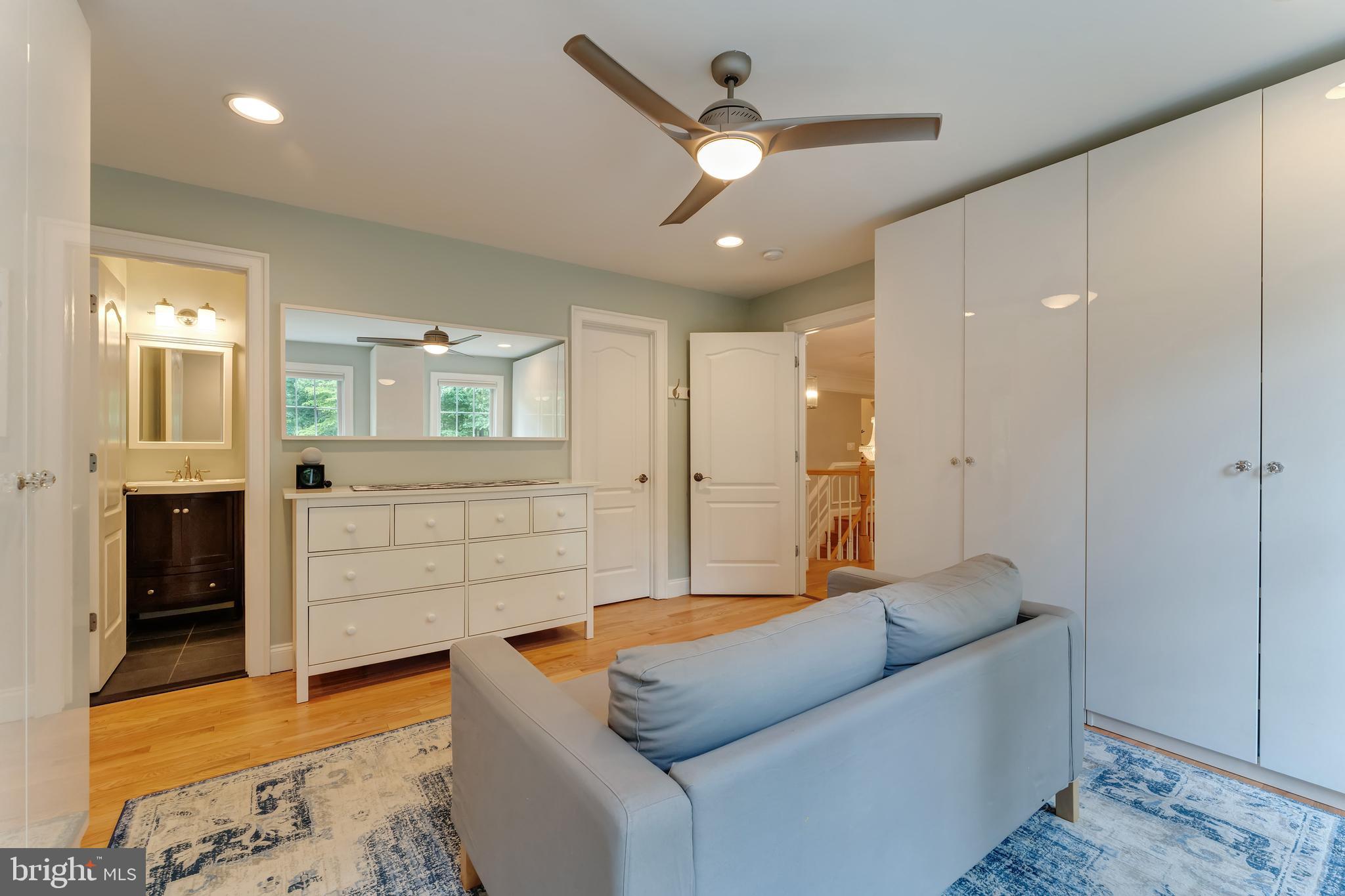 HUNTWOOD MANOR - Residential