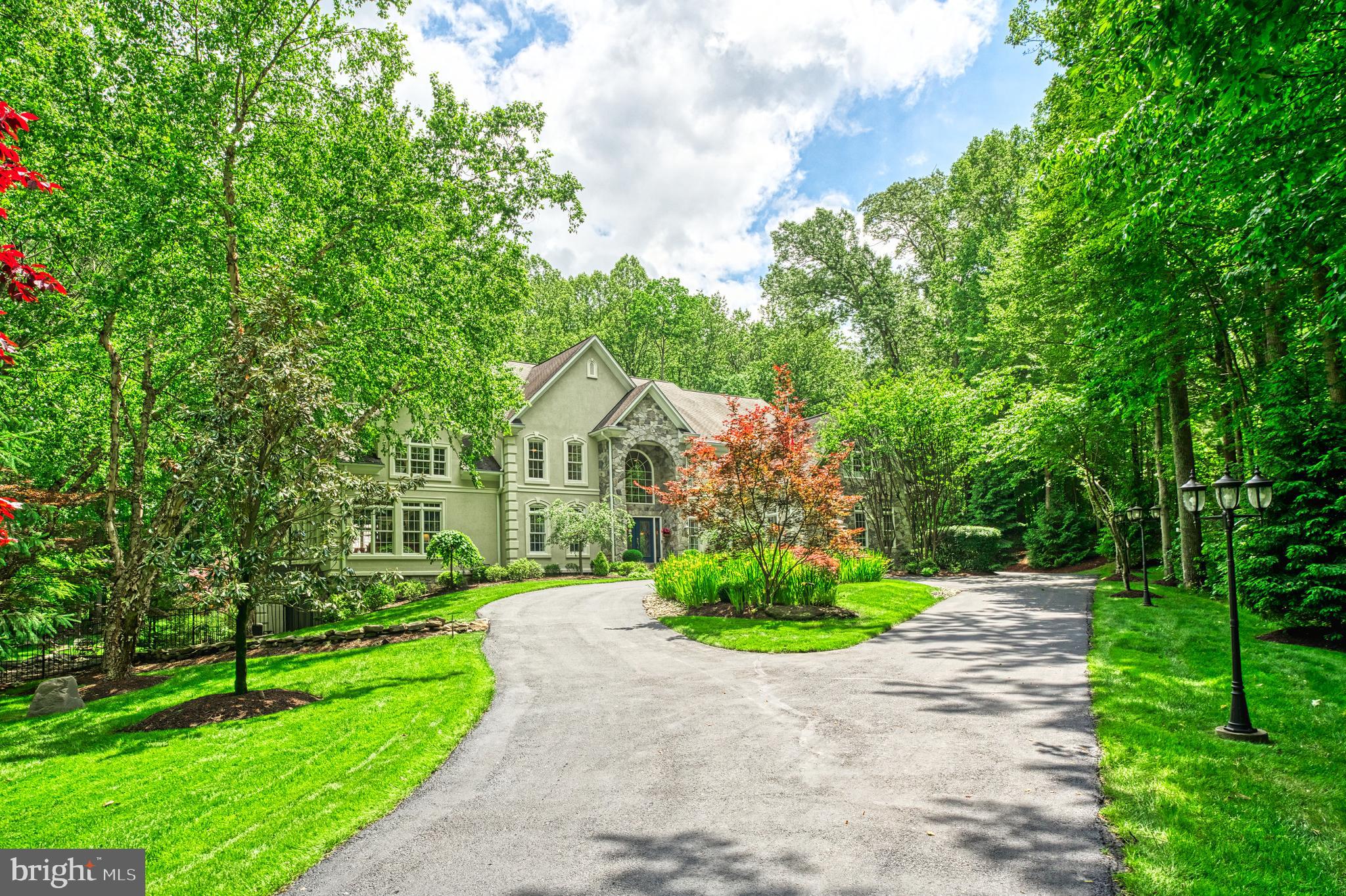 HUNTWOOD MANOR - Residential