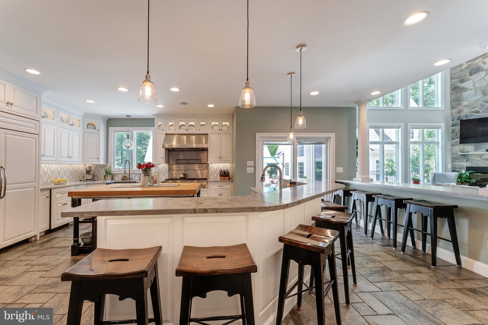 HUNTWOOD MANOR - Residential