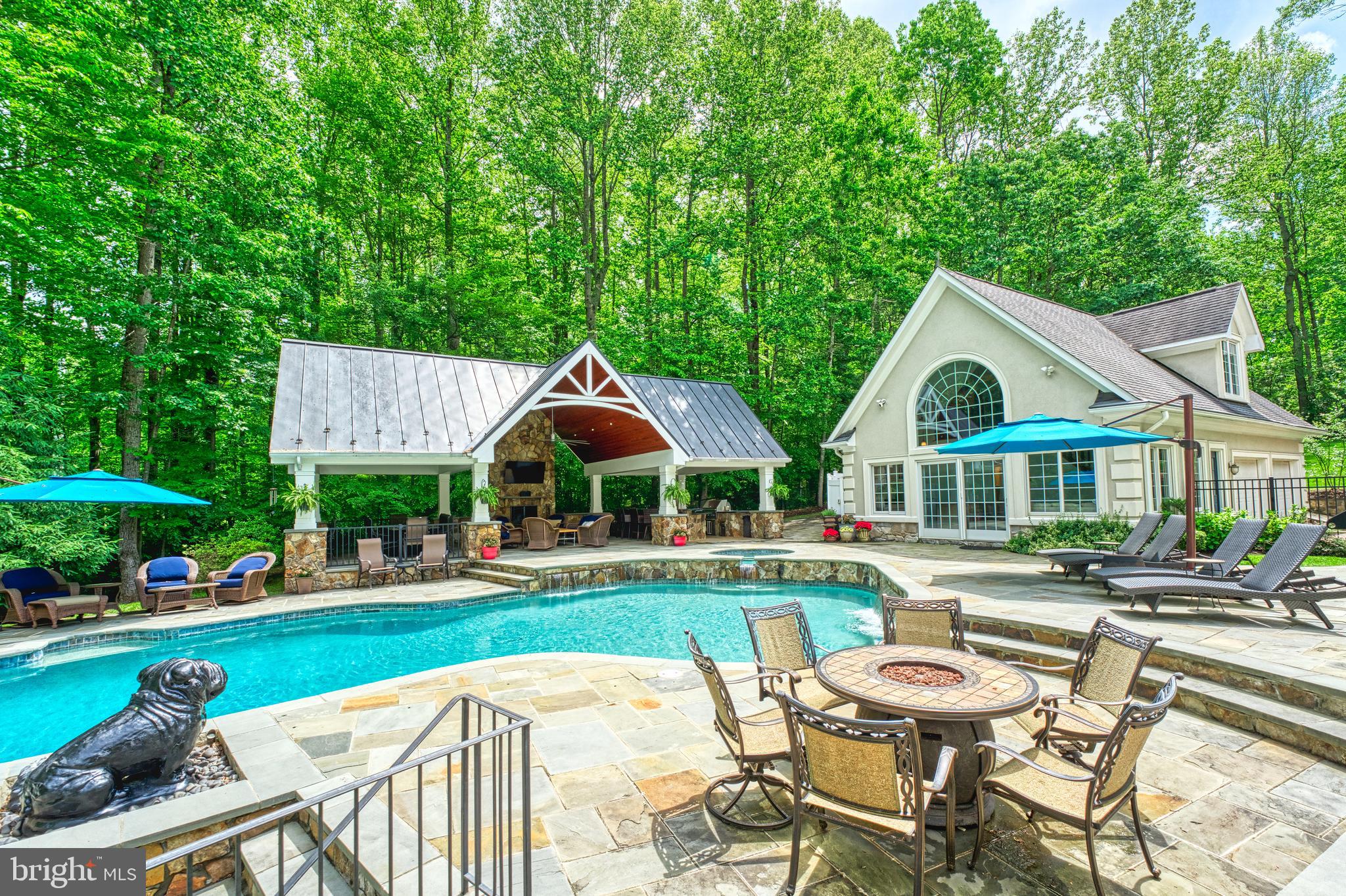 HUNTWOOD MANOR - Residential