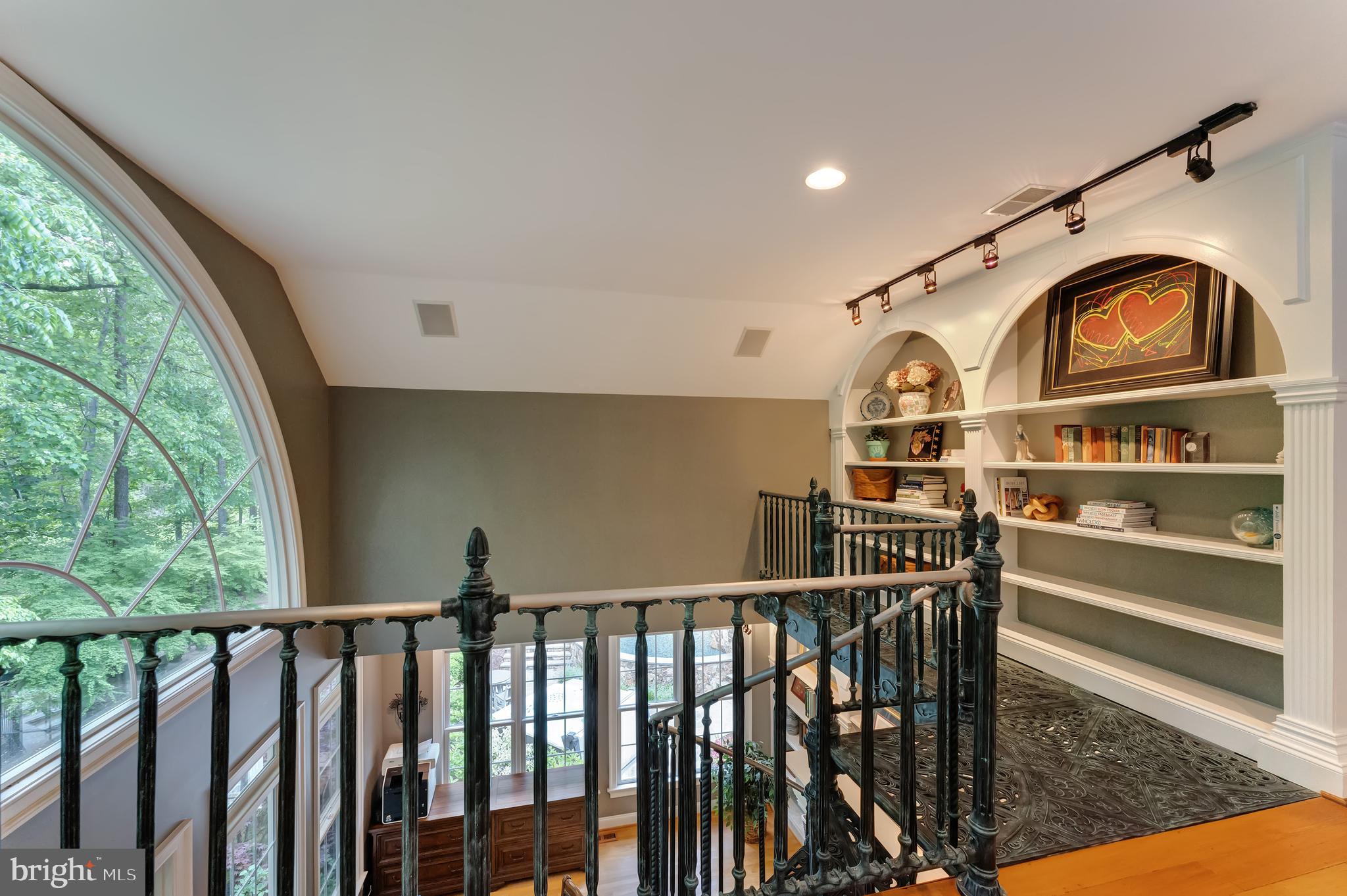 HUNTWOOD MANOR - Residential