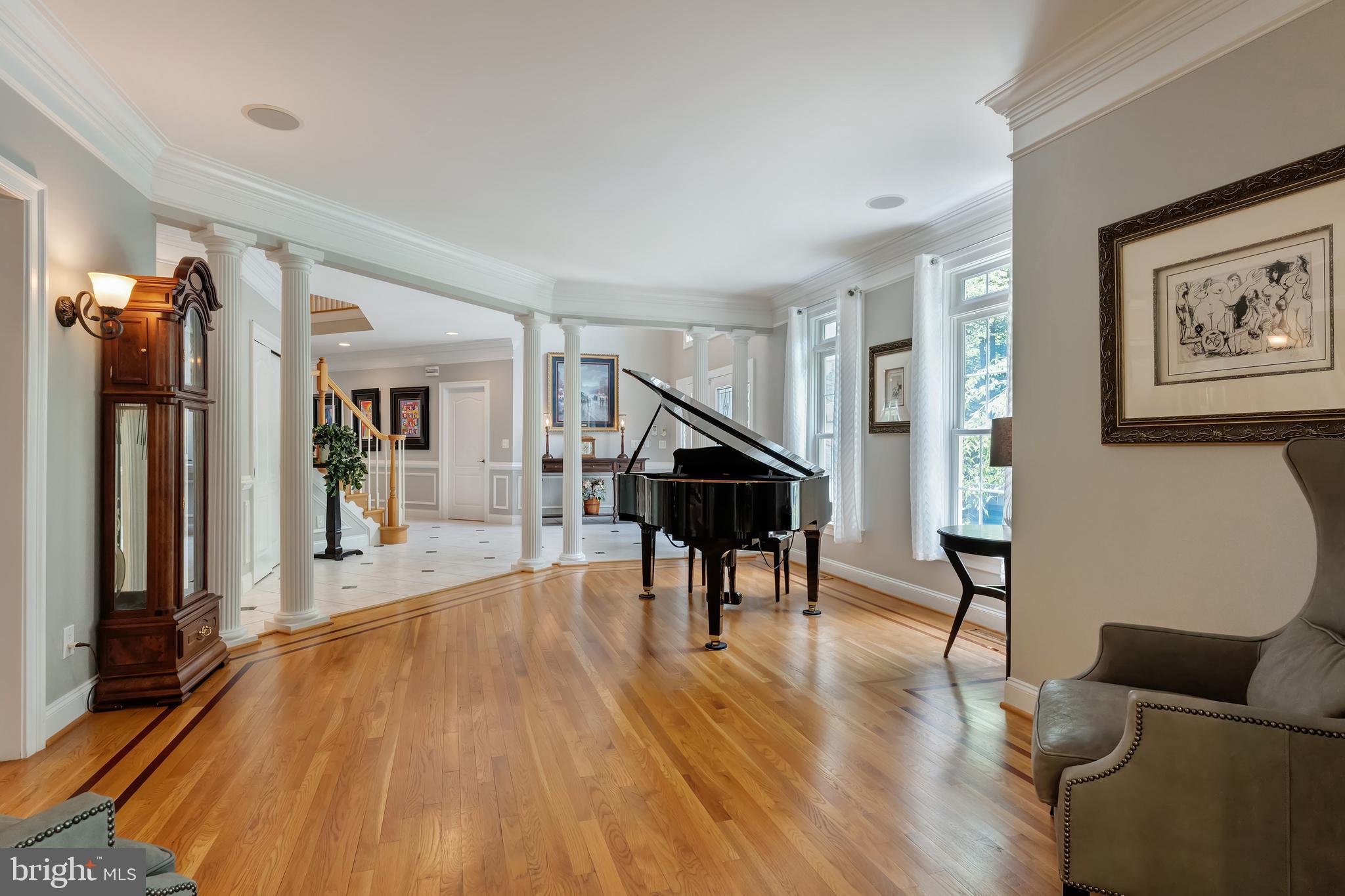 HUNTWOOD MANOR - Residential