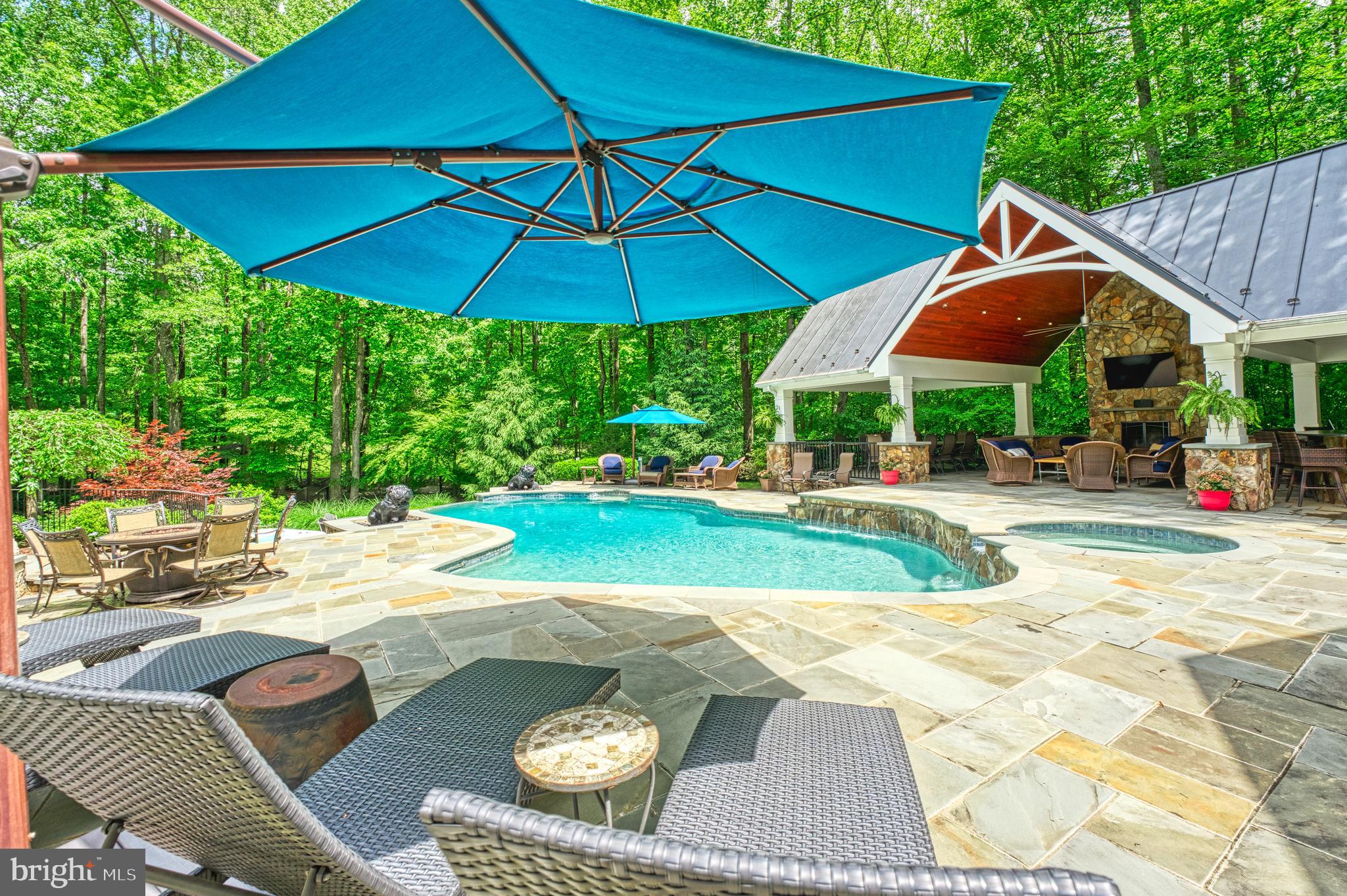 HUNTWOOD MANOR - Residential