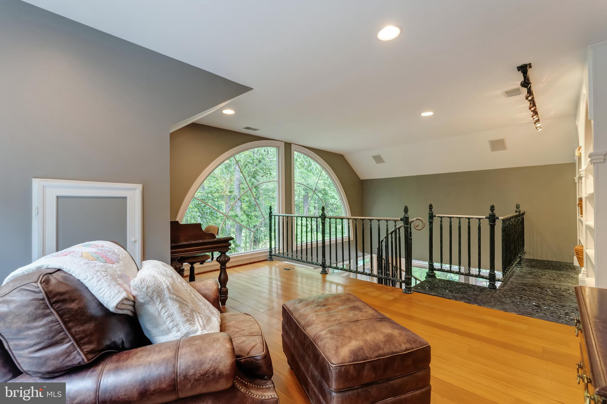 HUNTWOOD MANOR - Residential