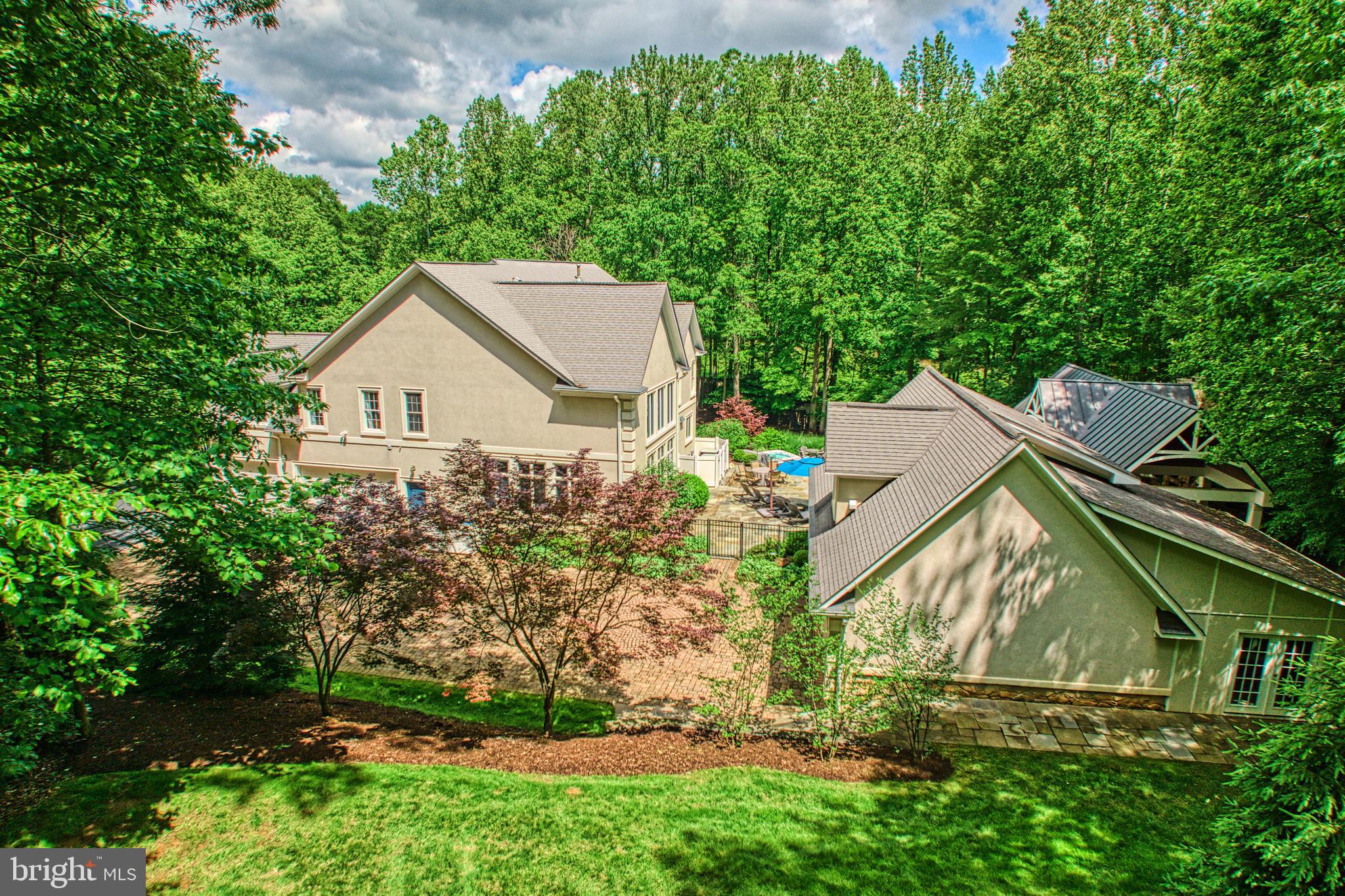 HUNTWOOD MANOR - Residential