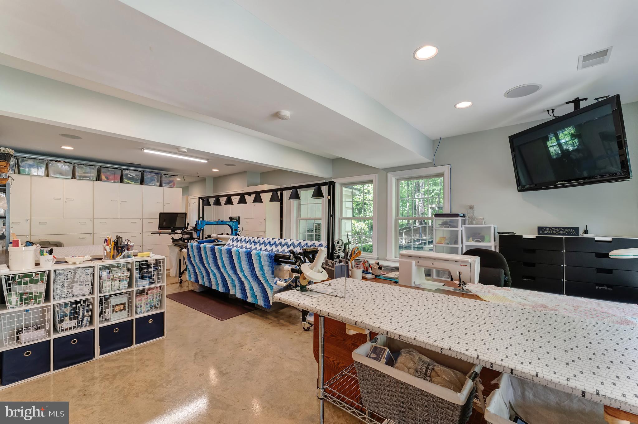 HUNTWOOD MANOR - Residential