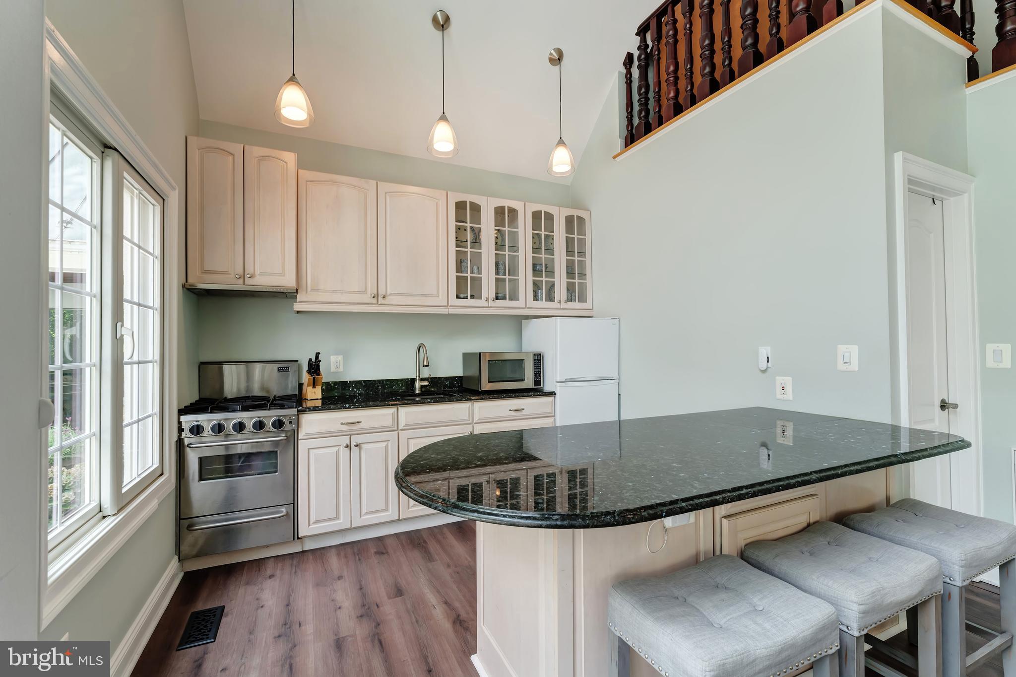 HUNTWOOD MANOR - Residential