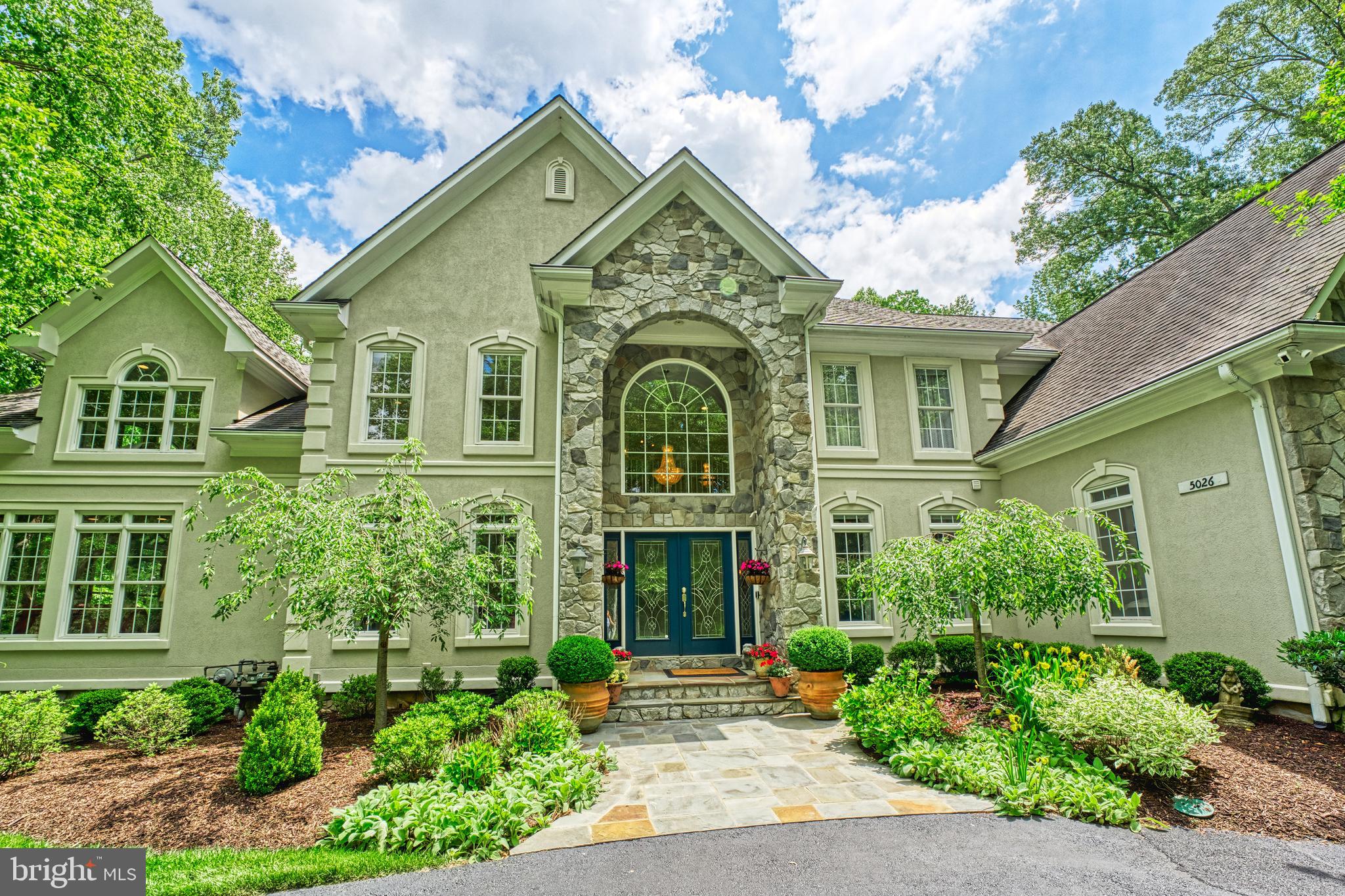 HUNTWOOD MANOR - Residential