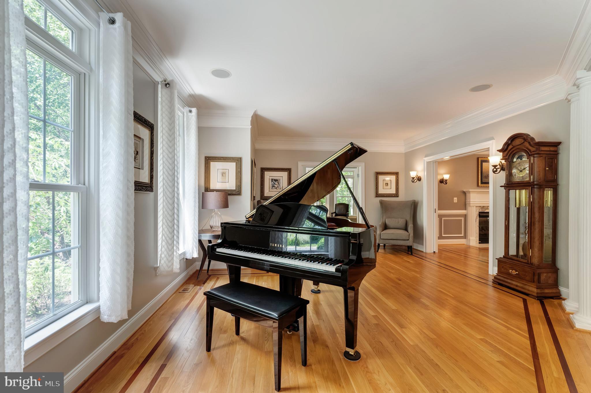 HUNTWOOD MANOR - Residential