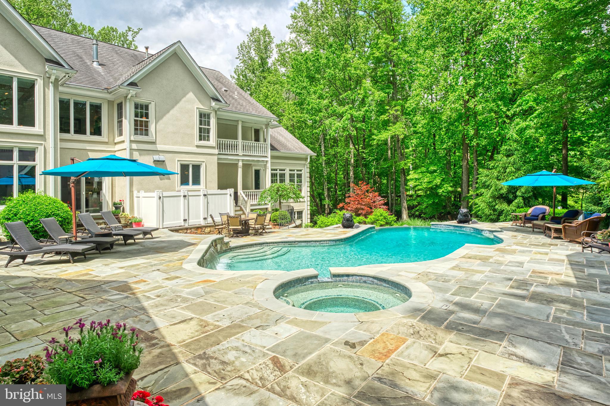 HUNTWOOD MANOR - Residential