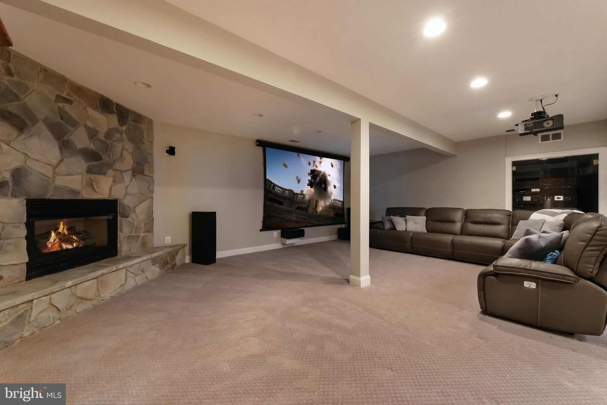 HUNTWOOD MANOR - Residential