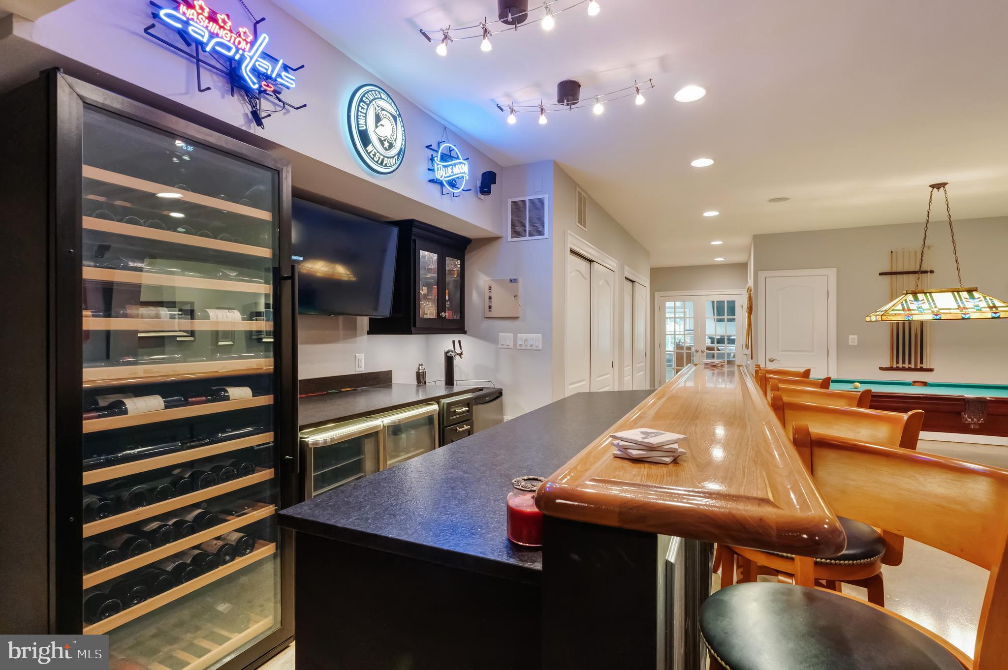 HUNTWOOD MANOR - Residential