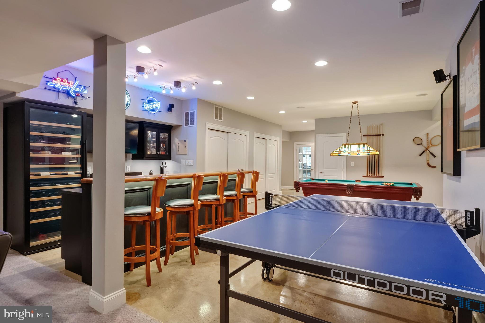 HUNTWOOD MANOR - Residential