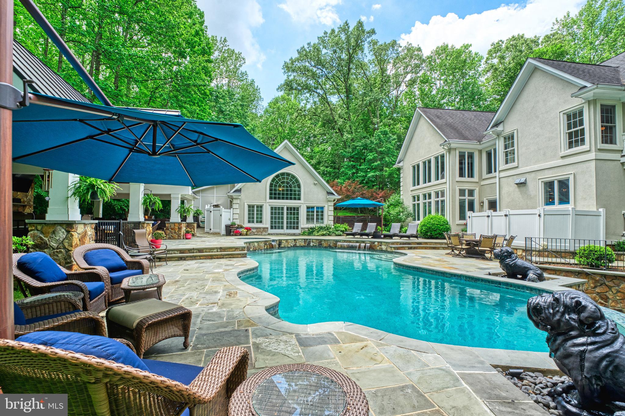 HUNTWOOD MANOR - Residential