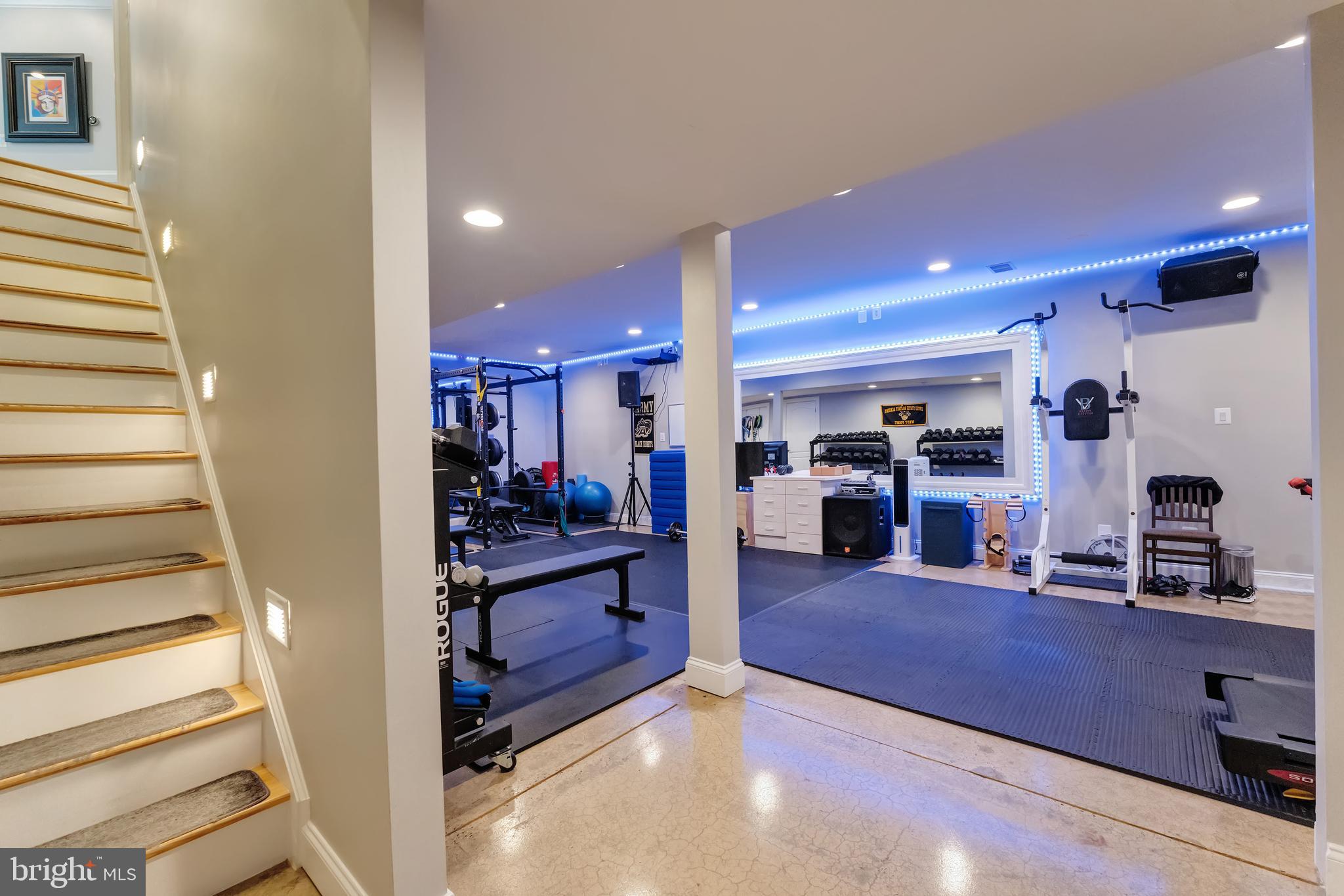 HUNTWOOD MANOR - Residential