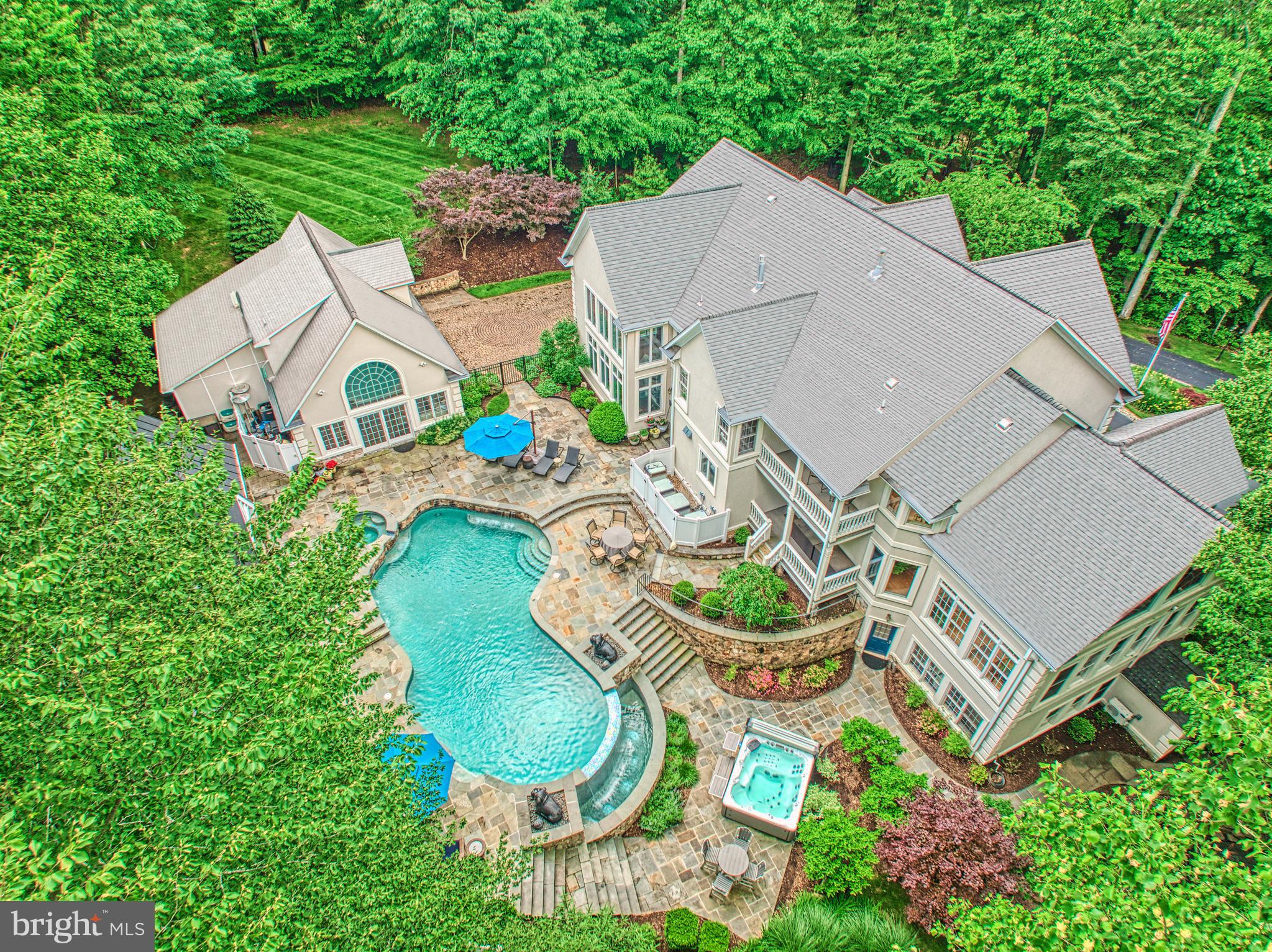 HUNTWOOD MANOR - Residential