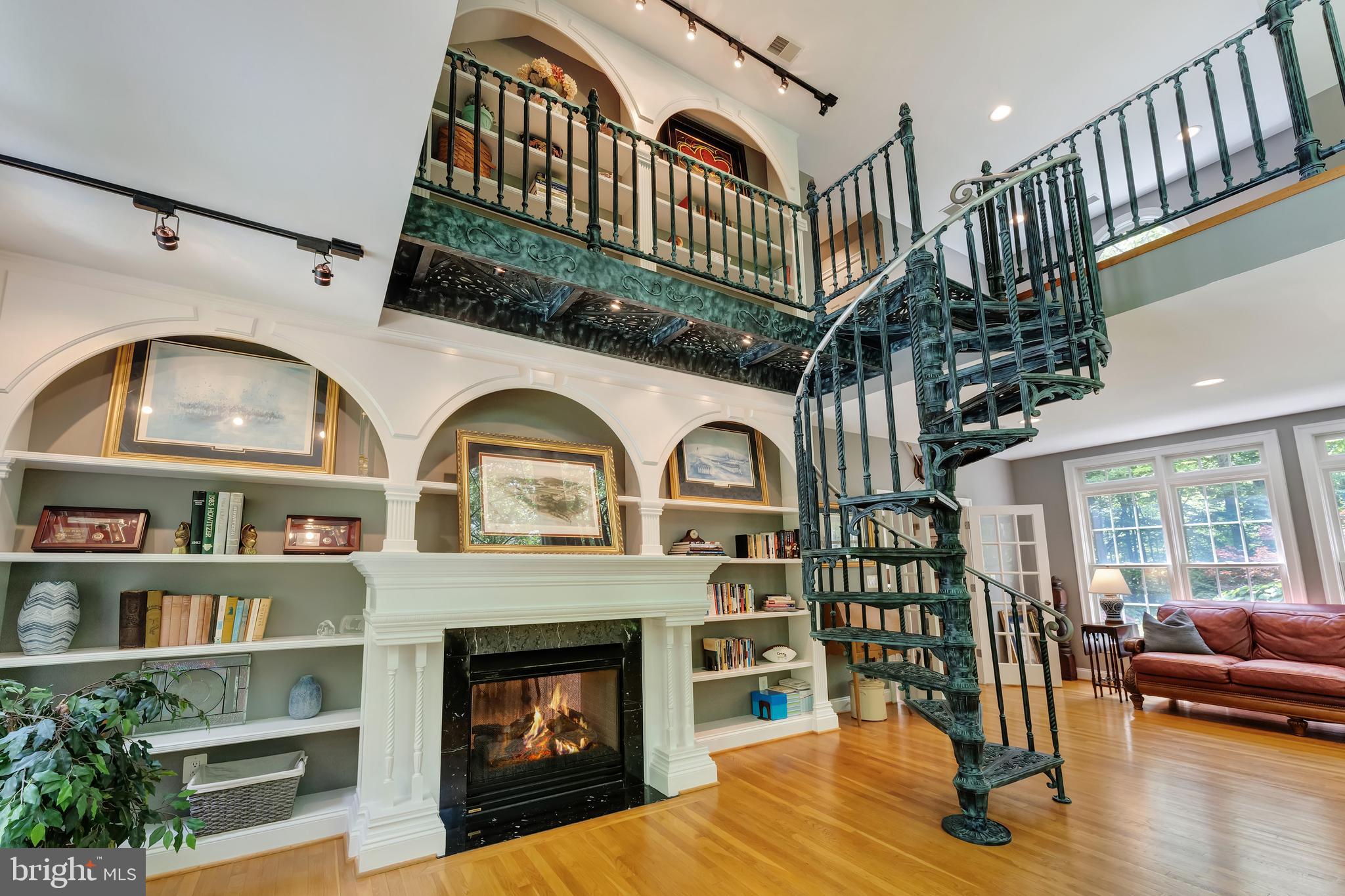 HUNTWOOD MANOR - Residential