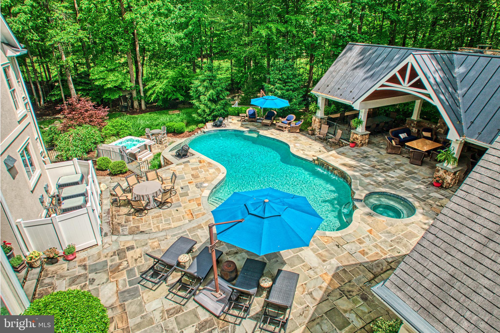 HUNTWOOD MANOR - Residential