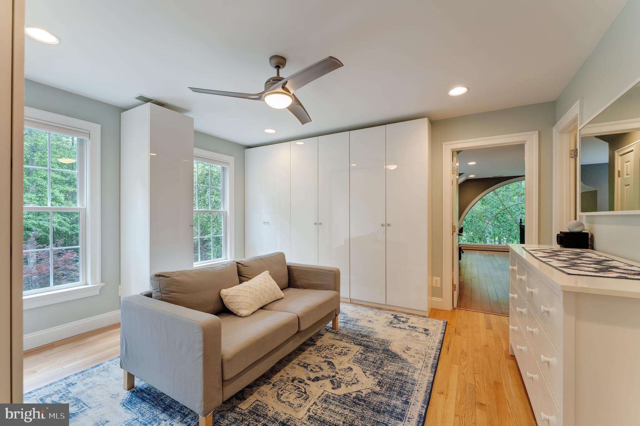 HUNTWOOD MANOR - Residential