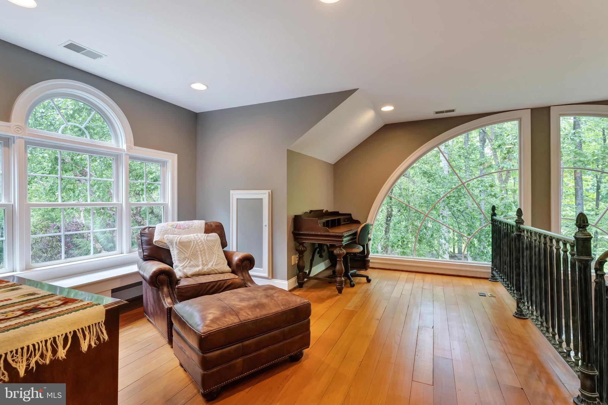 HUNTWOOD MANOR - Residential