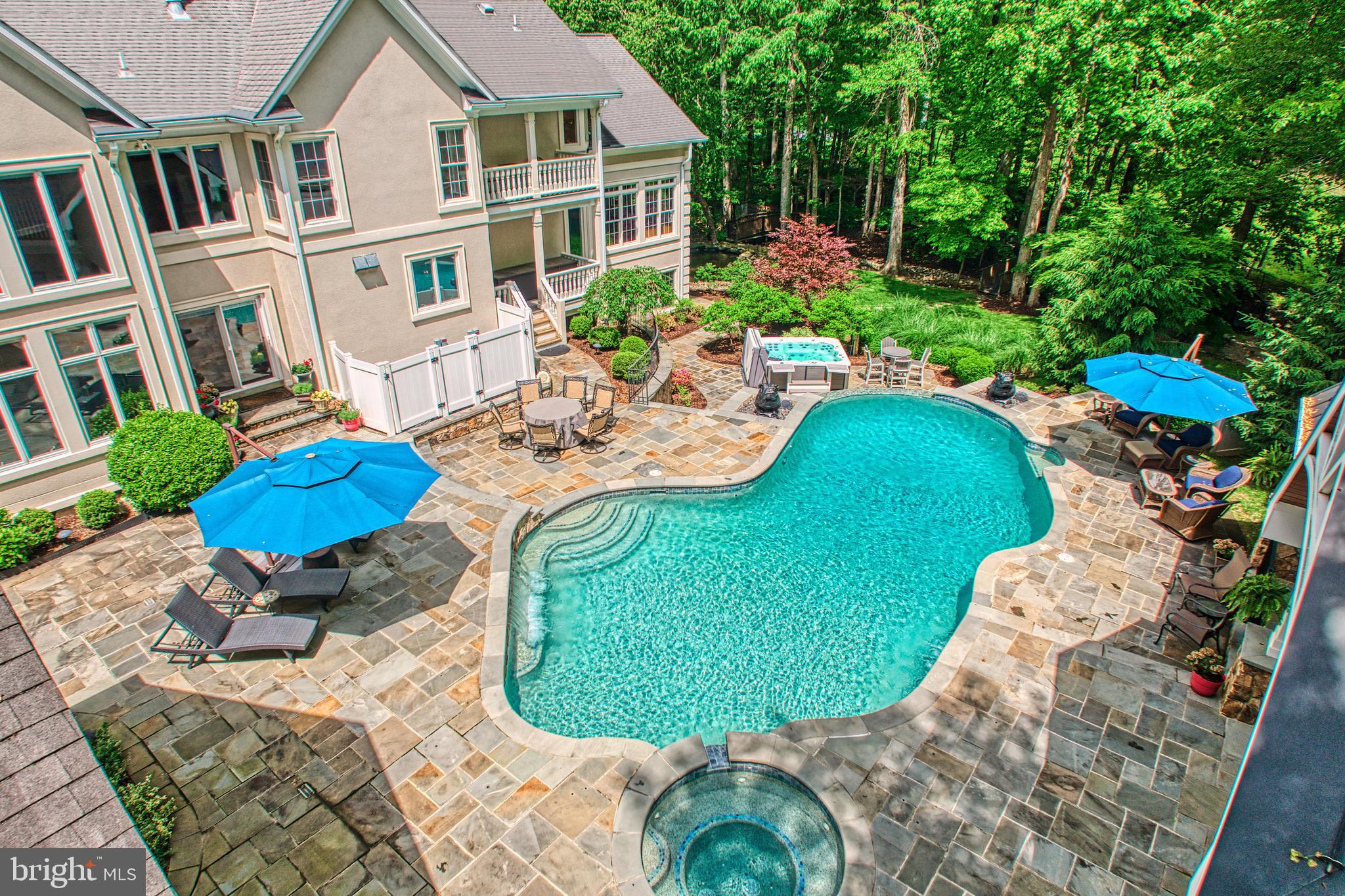 HUNTWOOD MANOR - Residential