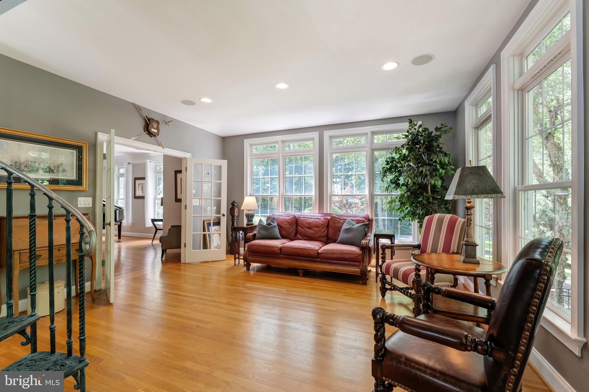 HUNTWOOD MANOR - Residential