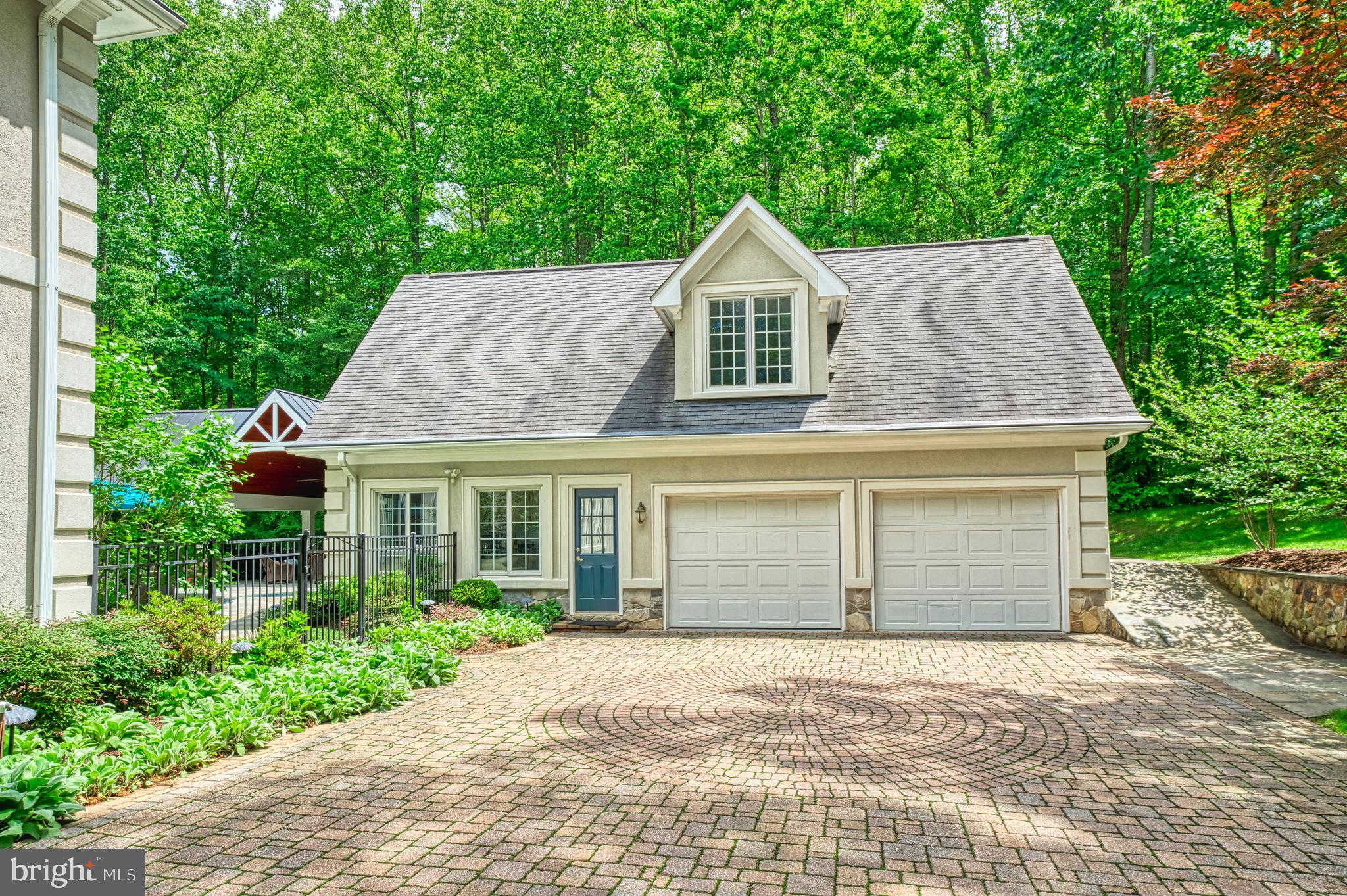 HUNTWOOD MANOR - Residential