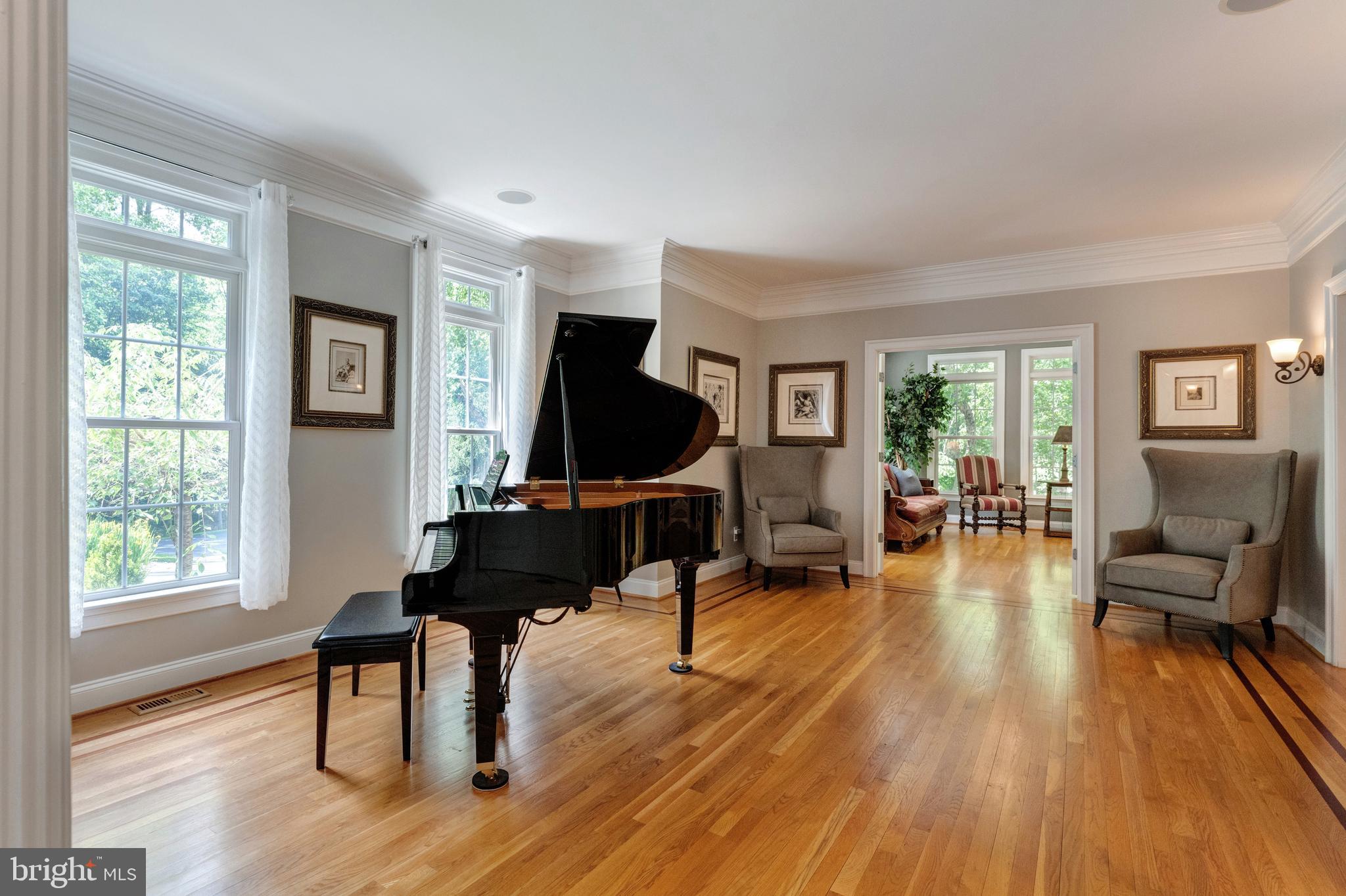 HUNTWOOD MANOR - Residential