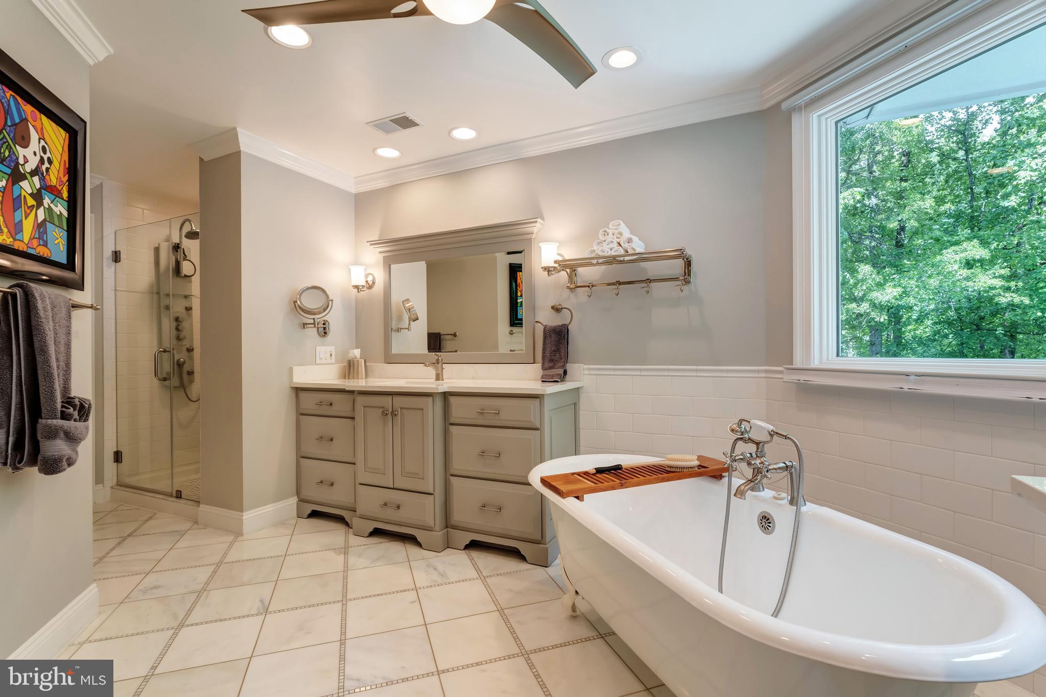 HUNTWOOD MANOR - Residential