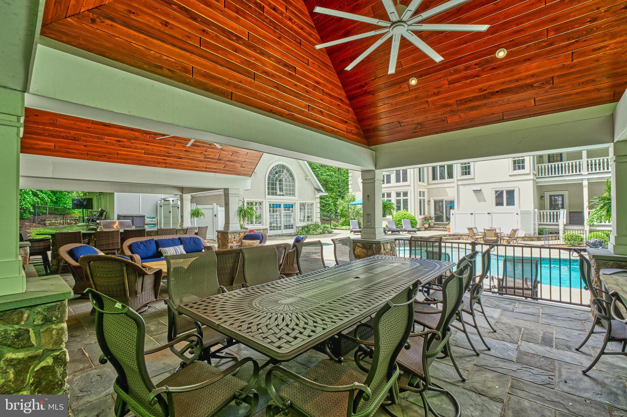 HUNTWOOD MANOR - Residential