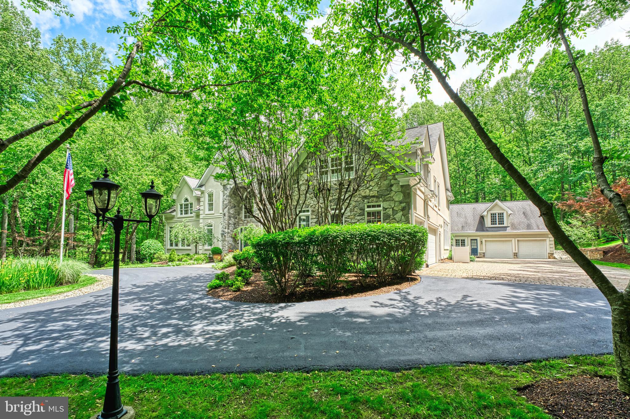 HUNTWOOD MANOR - Residential