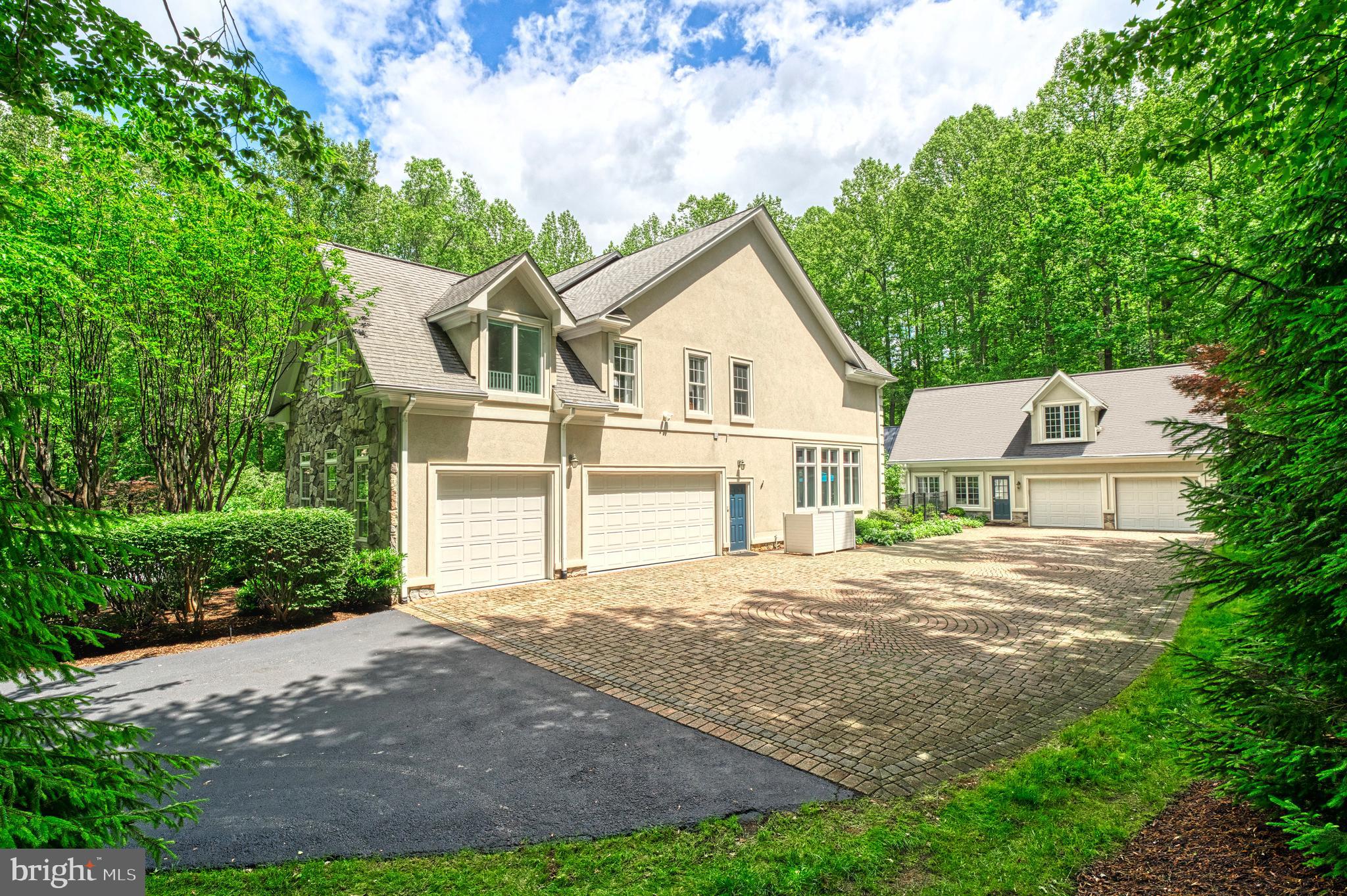 HUNTWOOD MANOR - Residential