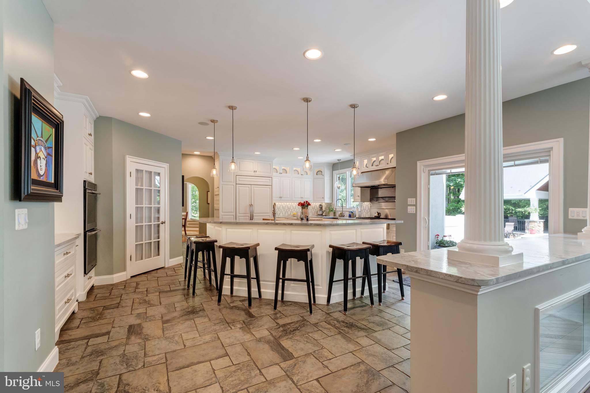 HUNTWOOD MANOR - Residential