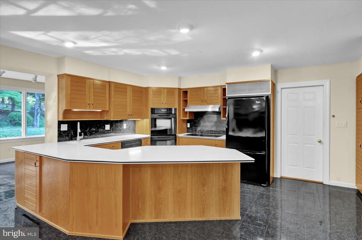 HESSIAN PINES - Residential