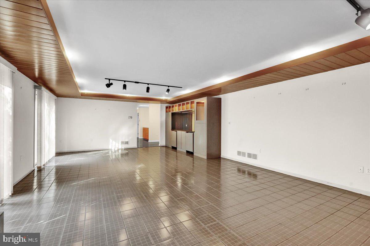 HESSIAN PINES - Residential