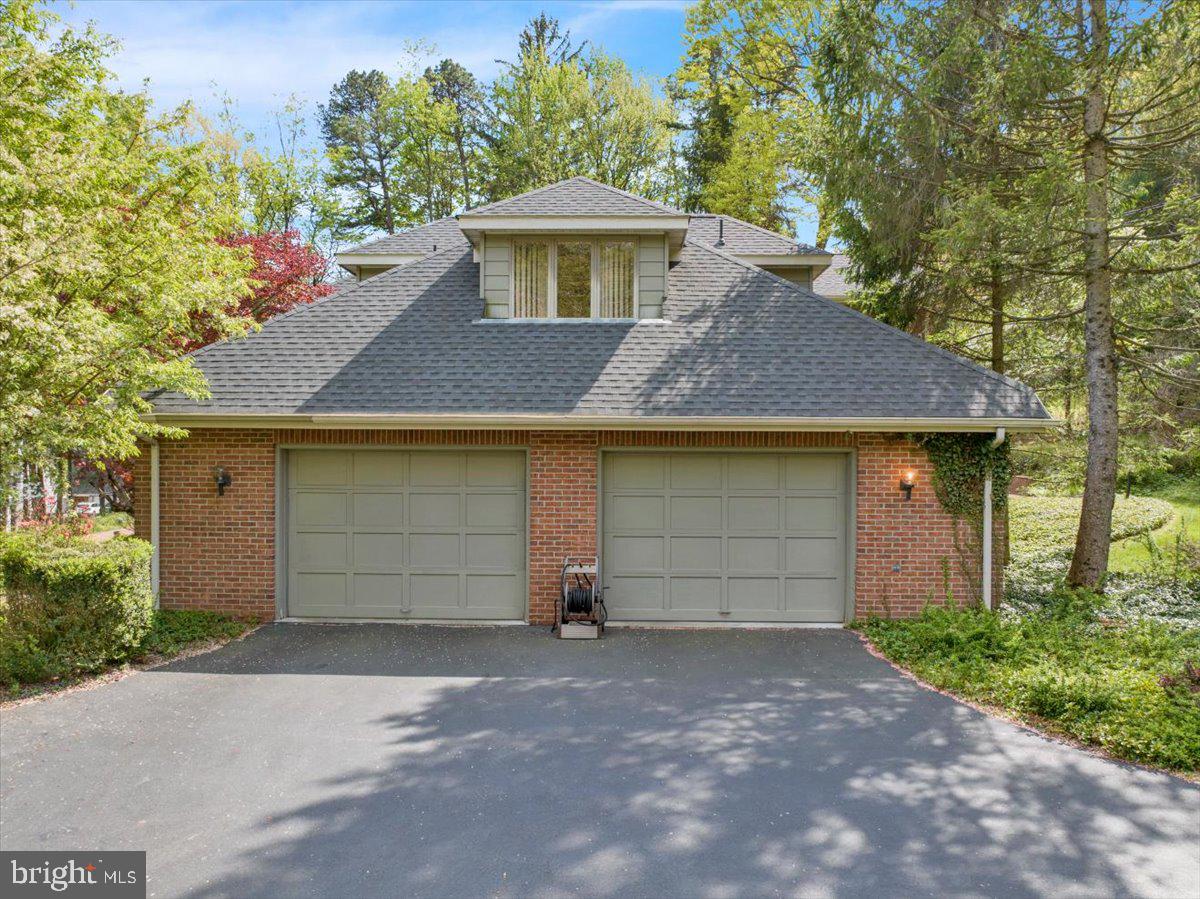 HESSIAN PINES - Residential