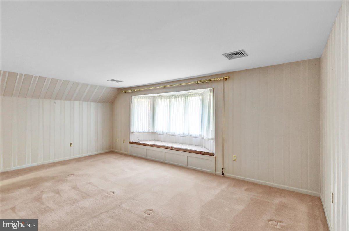 HESSIAN PINES - Residential