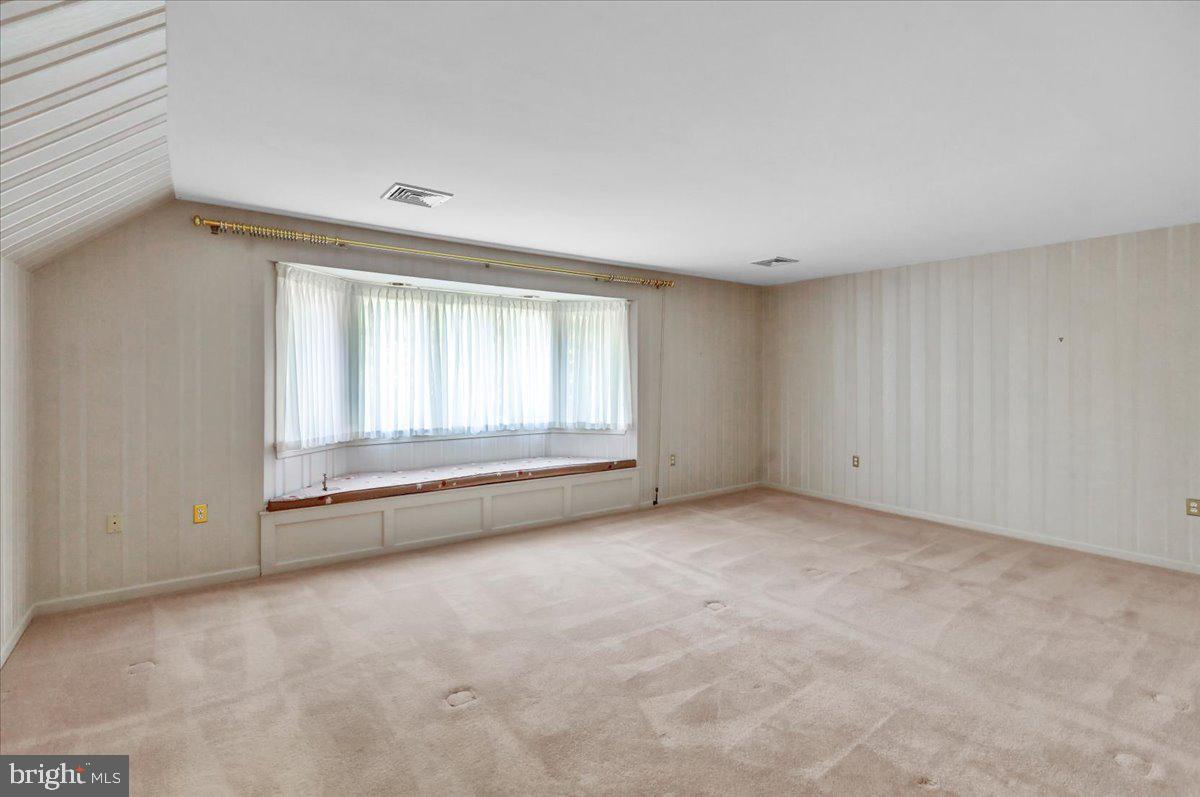 HESSIAN PINES - Residential
